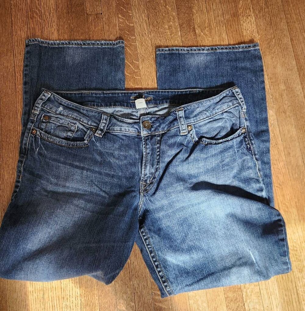Silver Suki Bootcut 18x32 (Meas 40 waist x 31 inseam x 10 rise) Distressed Denim